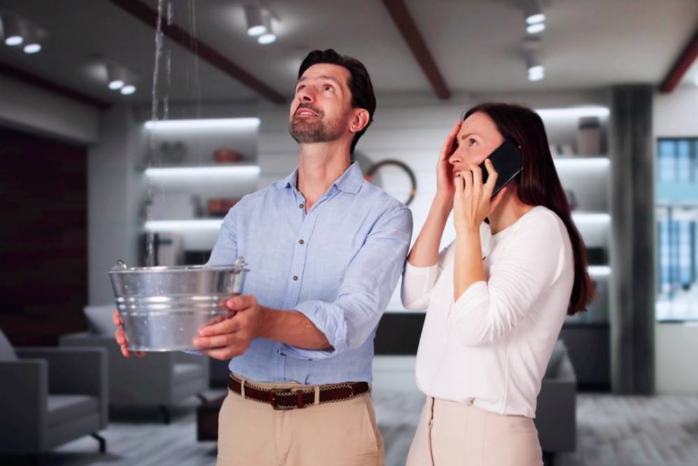 Emergency Leak Damage Water Leak Or Flood From Ceiling
